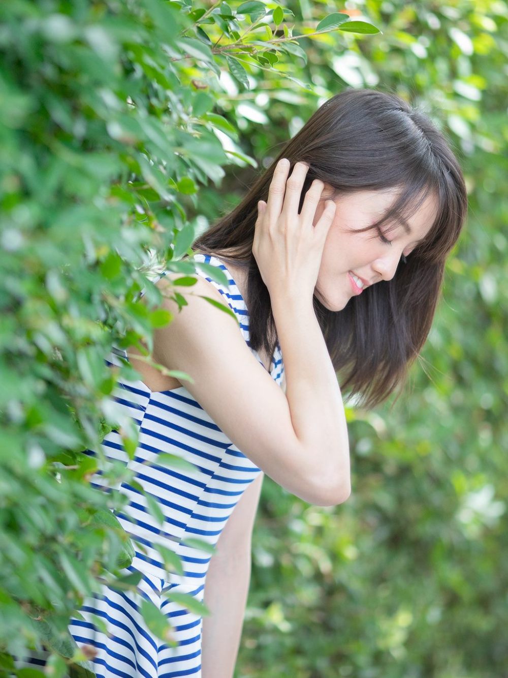 户外美女随拍,文静可爱小美女,喜欢来看看